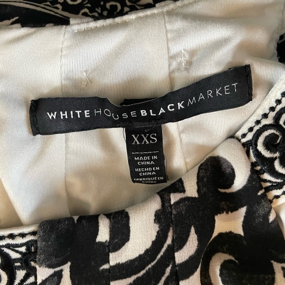 Halter style top w black and white print - Picture 4 of 4